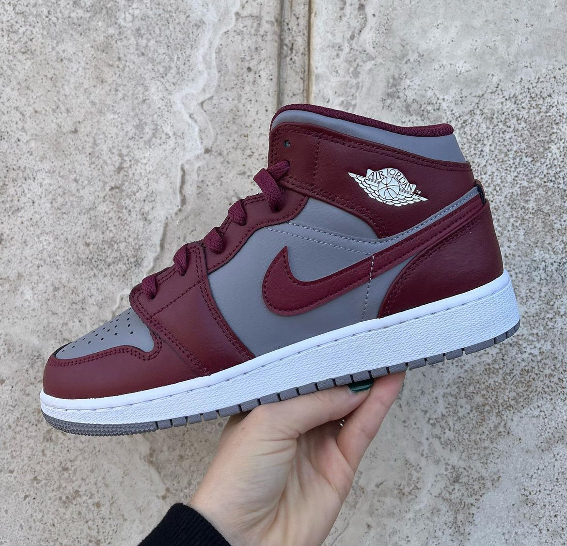 Air Jordan 1 Mid Cherrywood Red 