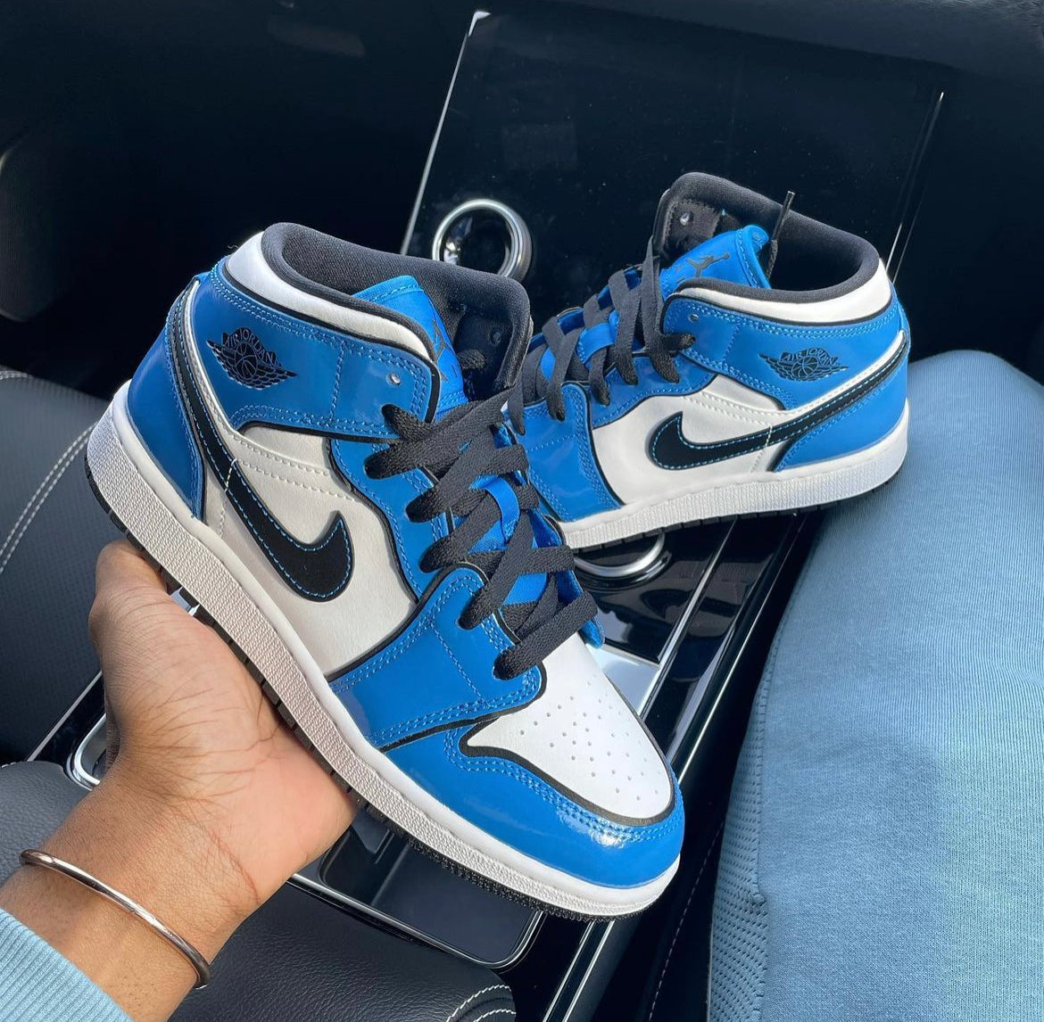 Air Jordan 1 Mid Signal Blue